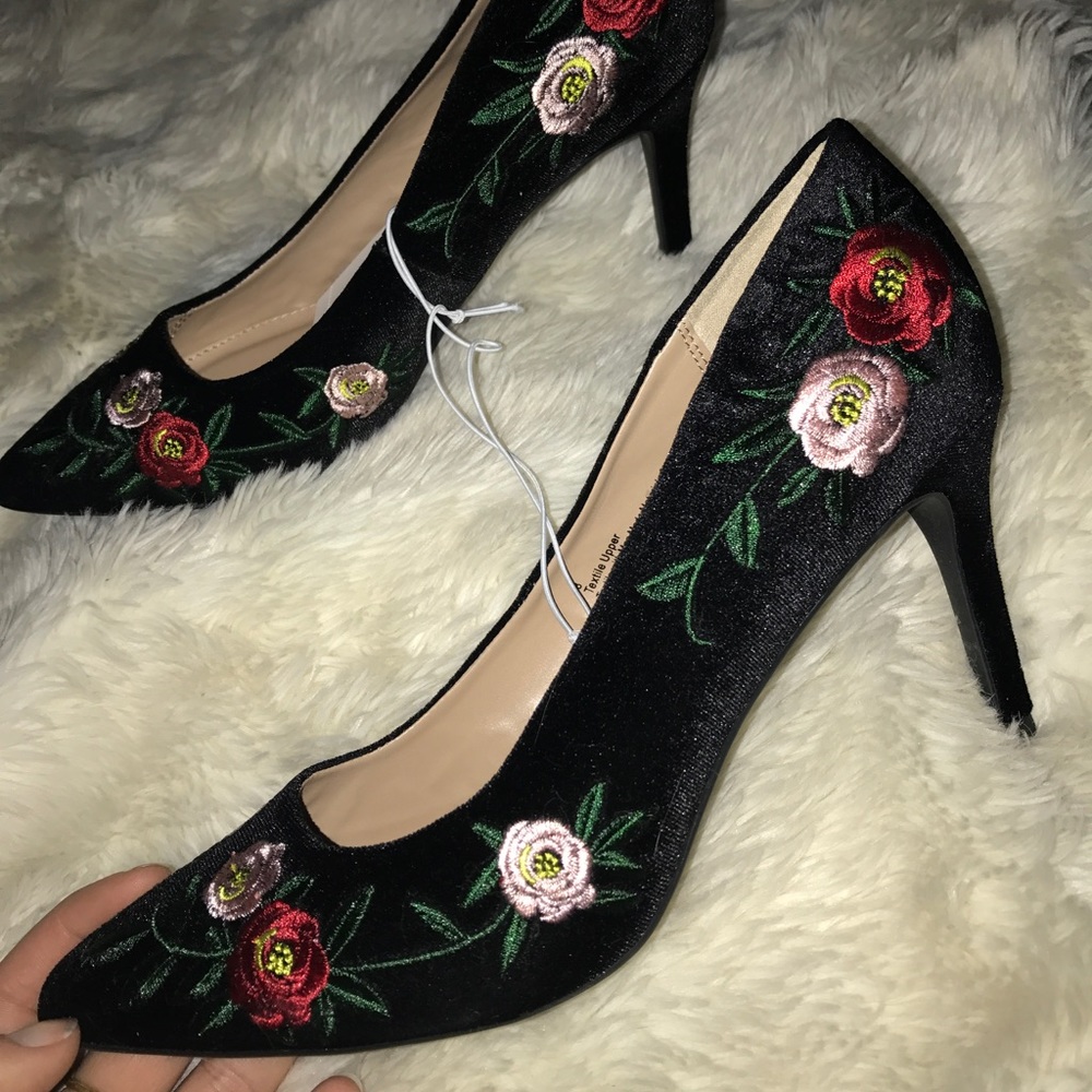 Heels - Picture 1 of 4